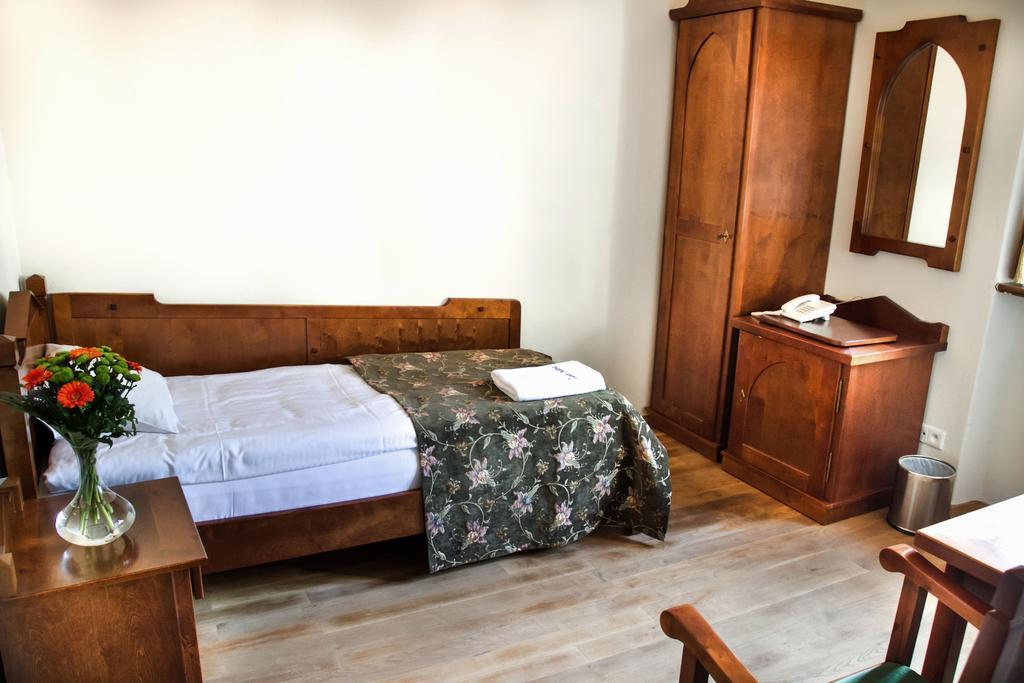 Zamek Golubski Habitación foto